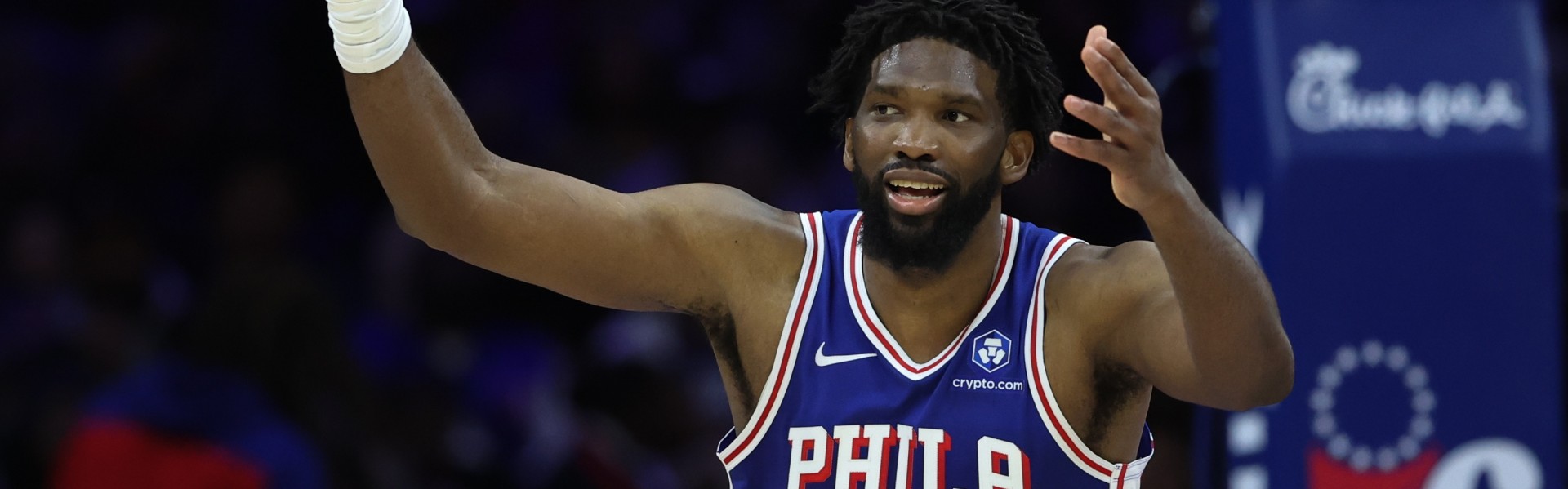 乐鱼体育-铁麻了！恩比德半场10中1&amp;三分4中0仅拿4分7板3助3帽