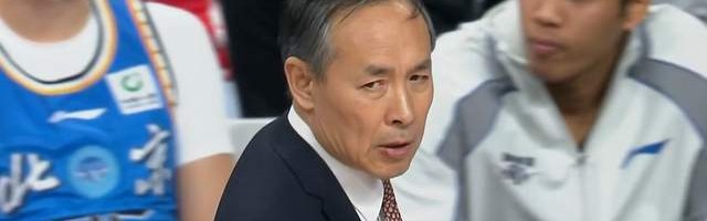 乐鱼体育官网-太硬了！让了5个人依旧赢了球，难怪人家喊出夺冠，强人独砍23分